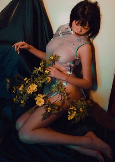不扣钮的女孩
